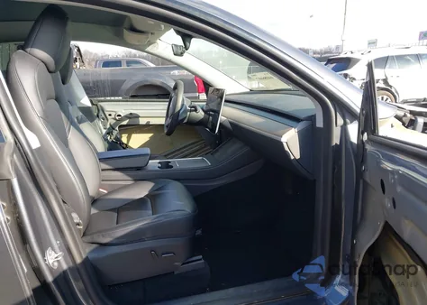 2023 Tesla Model Y Awd/Long Range Dual Motor All-Wheel Drive z USA, uszkodzony, nr VIN 7SAYGDEE2PA103779